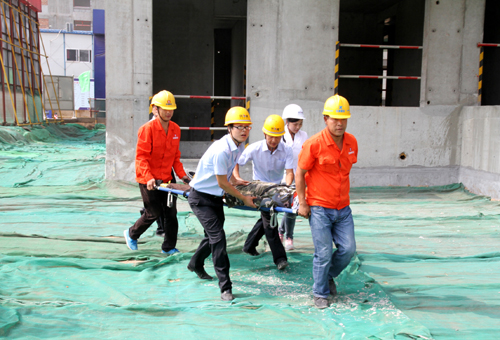 佛山順德2017年突發(fā)安全生產(chǎn)事故應(yīng)急救援演練 佛山順德2017年突發(fā)安全生產(chǎn)事故應(yīng)急救援演練