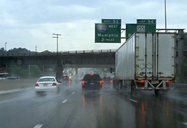 安全駕駛汽車經(jīng)驗(yàn)談-雨天駕駛