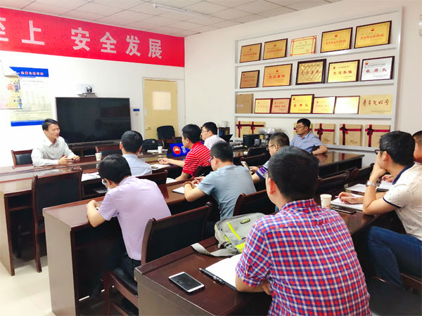 中國石油集團(tuán)測(cè)井有限公司生產(chǎn)測(cè)井中心第一項(xiàng)目部攜手賽為開展PTW交流溝通會(huì)議