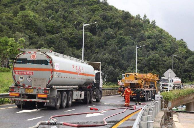 淺析如何讓危險(xiǎn)化學(xué)品運(yùn)輸不再危險(xiǎn)了？